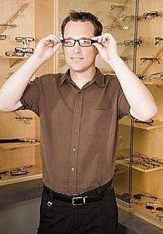 近視多年，中年還需配眼鏡？——兼談物聯(lián)網(wǎng)技術(shù)在視力健康領(lǐng)域的應(yīng)用